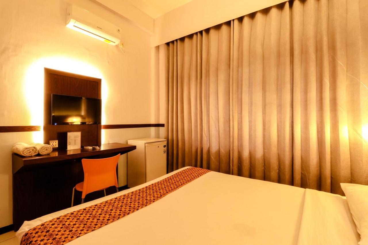 Hotel Jawa Surabaya Exteriör bild