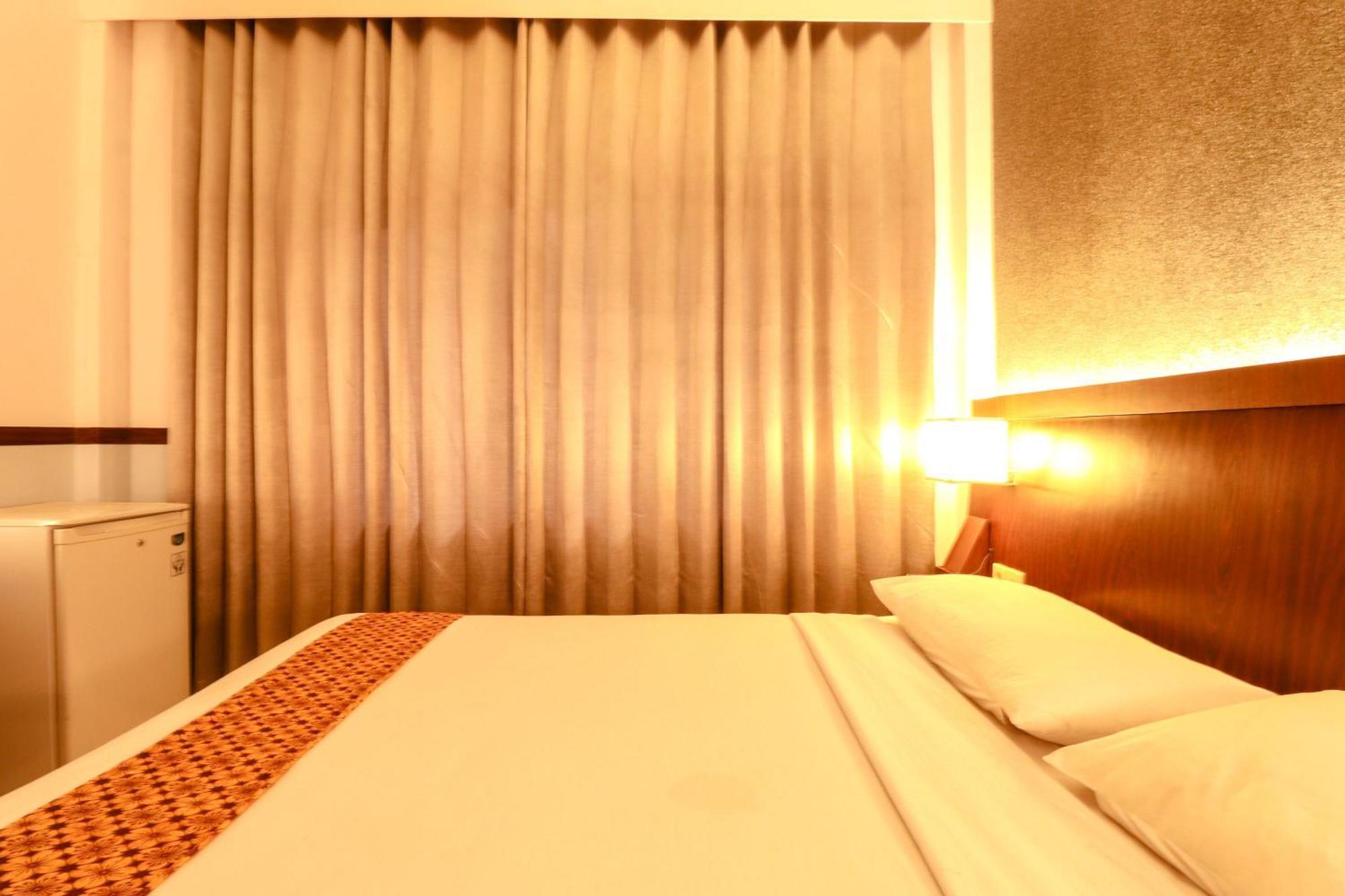 Hotel Jawa Surabaya Exteriör bild